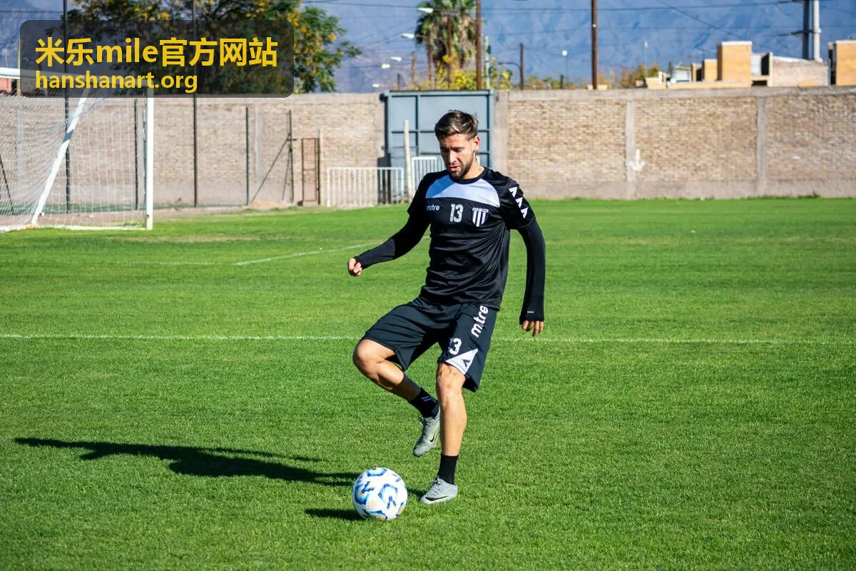 米乐mile官方网站教研总监在备课会上讲解课程大纲