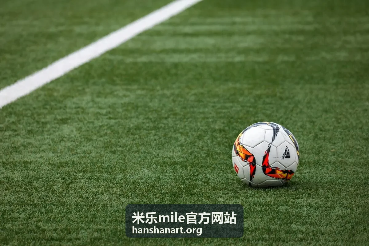米乐mile官方网站版画方向教师指导学员操作印版